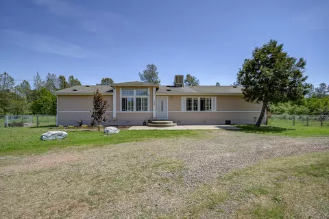 20799 Teachs Trl, Redding, CA 96003