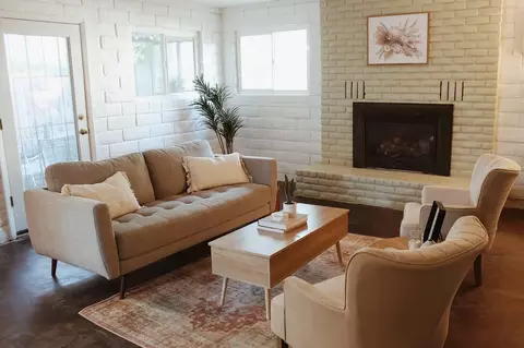 Living - 2220 Cliff Dr, Redding, CA 96001 photo 3 of 6