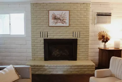 Living - 2220 Cliff Dr, Redding, CA 96001 photo 5 of 6