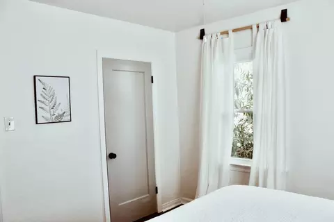 Bedroom - 2220 Cliff Dr, Redding, CA 96001 photo 3 of 4