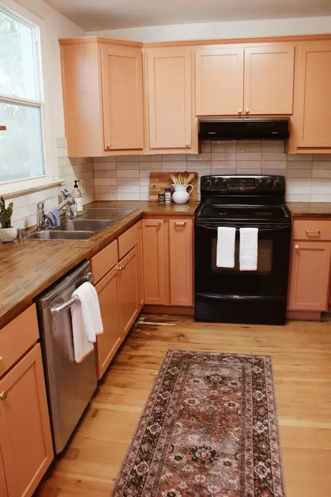 Kitchen - 2220 Cliff Dr, Redding, CA 96001 photo 1 of 2