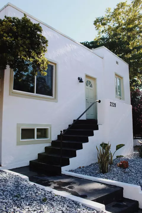 Exterior - 2220 Cliff Dr, Redding, CA 96001 photo 3 of 4