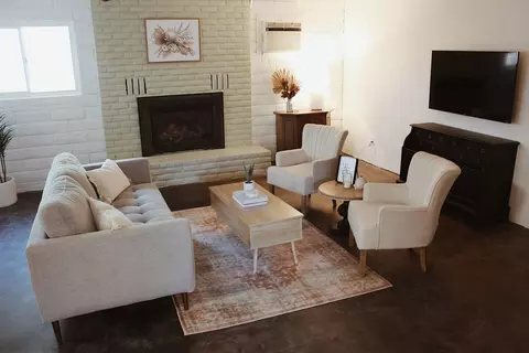 Living - 2220 Cliff Dr, Redding, CA 96001 photo 4 of 6
