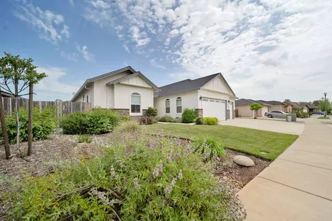 3318 Hotlam Rd, Redding, CA 96002