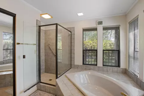 Bath - 16093 Montgomery Ranch Rd, Redding, CA 96001 photo 2 of 4