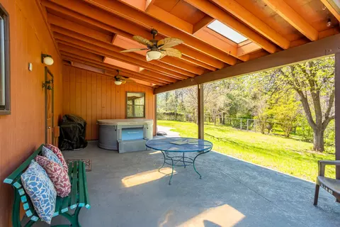 Exterior - 16093 Montgomery Ranch Rd, Redding, CA 96001 photo 5 of 8