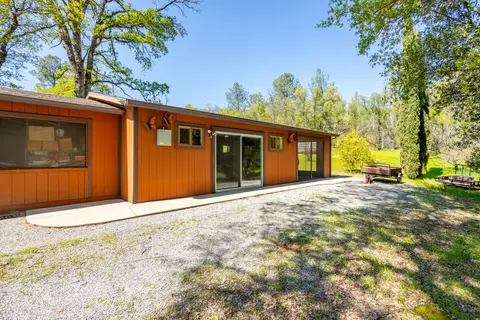 Exterior - 16093 Montgomery Ranch Rd, Redding, CA 96001 photo 3 of 8