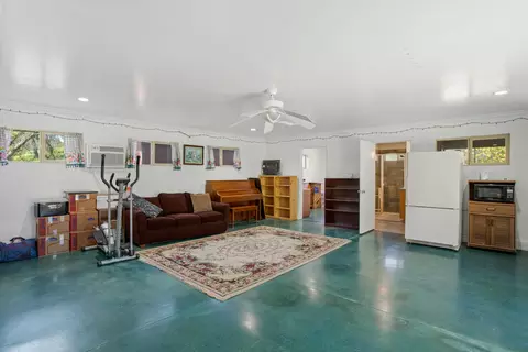 Living - 16093 Montgomery Ranch Rd, Redding, CA 96001 photo 3 of 4