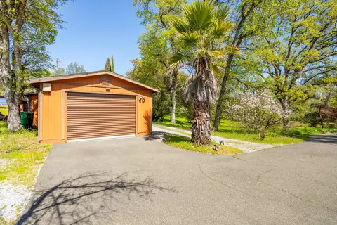Exterior - 16093 Montgomery Ranch Rd, Redding, CA 96001 photo 4 of 8