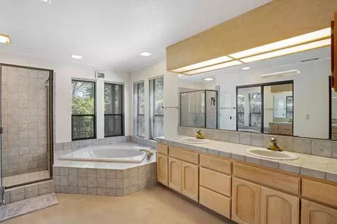 Bath - 16093 Montgomery Ranch Rd, Redding, CA 96001 photo 1 of 4