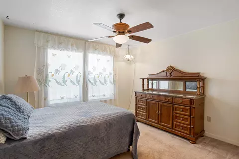 Bedroom - 16093 Montgomery Ranch Rd, Redding, CA 96001 photo 3 of 5