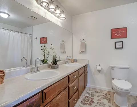 Bath - 4281 Frances Dr, Redding, CA 96001 photo 3 of 3