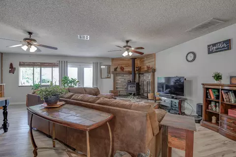 Living - 4281 Frances Dr, Redding, CA 96001 photo 5 of 5