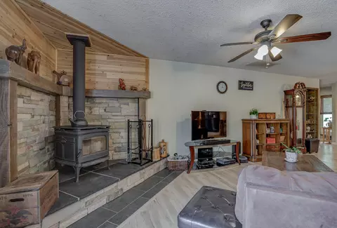 Living - 4281 Frances Dr, Redding, CA 96001 photo 1 of 5