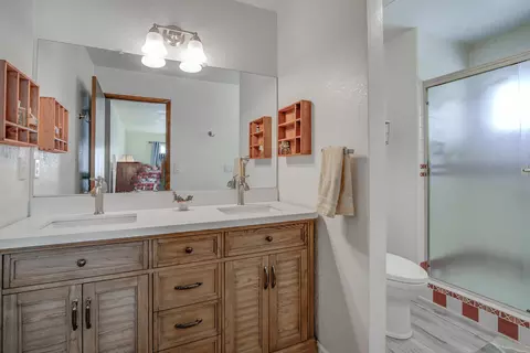 Bath - 4281 Frances Dr, Redding, CA 96001 photo 2 of 3