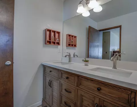 Bath - 4281 Frances Dr, Redding, CA 96001 photo 1 of 3