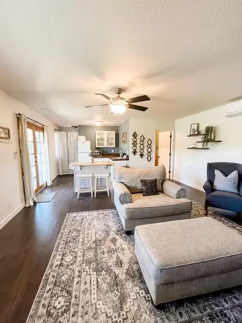 Living - 15837 Nauvoo Trl, Redding, CA 96001 photo 15 of 15