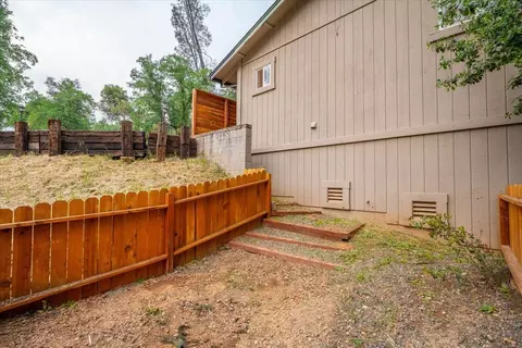 Exterior - 15837 Nauvoo Trl, Redding, CA 96001 photo 18 of 36