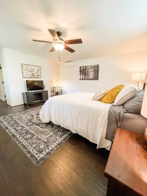 Bedroom - 15837 Nauvoo Trl, Redding, CA 96001 photo 13 of 16