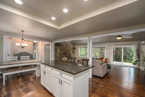 Kitchen - 15837 Nauvoo Trl, Redding, CA 96001 photo 6 of 11