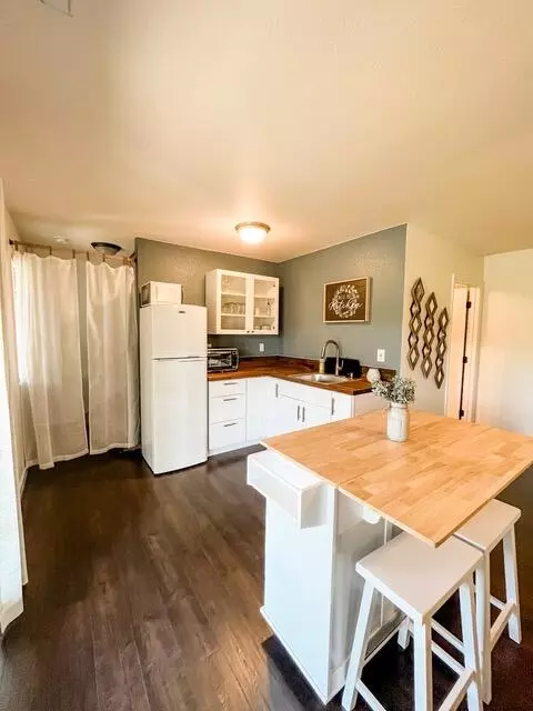 Kitchen - 15837 Nauvoo Trl, Redding, CA 96001 photo 10 of 11