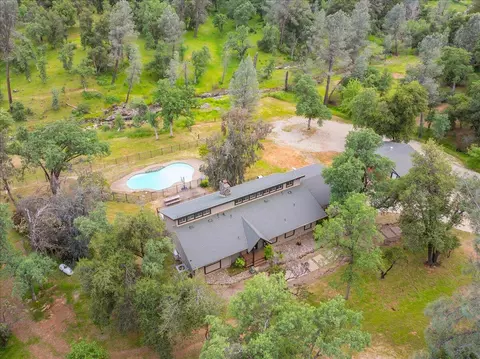 View/Area - 15837 Nauvoo Trl, Redding, CA 96001 photo 10 of 19