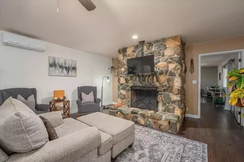 Living - 15837 Nauvoo Trl, Redding, CA 96001 photo 5 of 15