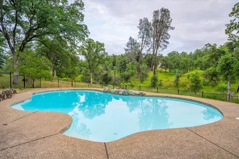 Exterior - 15837 Nauvoo Trl, Redding, CA 96001 photo 28 of 36