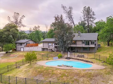 Exterior - 15837 Nauvoo Trl, Redding, CA 96001 photo 2 of 36