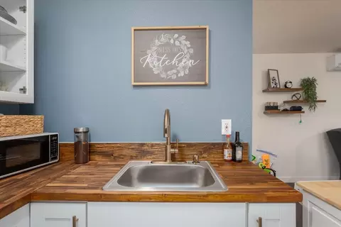 Kitchen - 15837 Nauvoo Trl, Redding, CA 96001 photo 7 of 11
