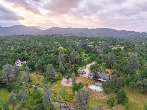 View/Area - 15837 Nauvoo Trl, Redding, CA 96001 photo 18 of 19