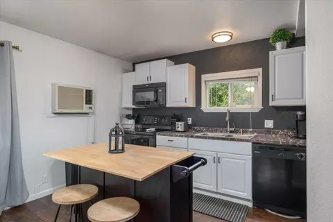 Kitchen - 15837 Nauvoo Trl, Redding, CA 96001 photo 4 of 11