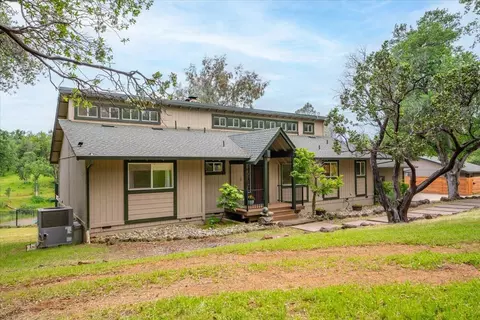 Exterior - 15837 Nauvoo Trl, Redding, CA 96001 photo 8 of 36