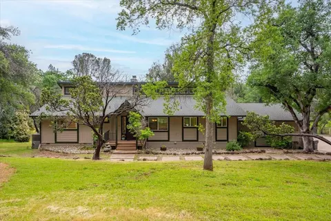 15837 Nauvoo Trl, Redding, CA 96001