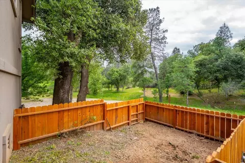 Exterior - 15837 Nauvoo Trl, Redding, CA 96001 photo 15 of 36