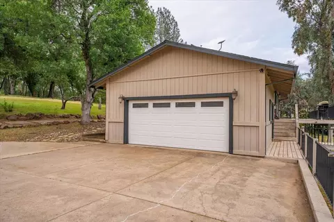 Exterior - 15837 Nauvoo Trl, Redding, CA 96001 photo 24 of 36
