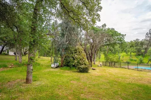 Exterior - 15837 Nauvoo Trl, Redding, CA 96001 photo 22 of 36