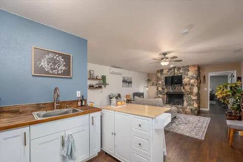 Kitchen - 15837 Nauvoo Trl, Redding, CA 96001 photo 8 of 11