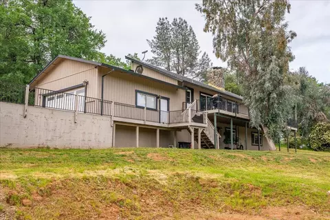 Exterior - 15837 Nauvoo Trl, Redding, CA 96001 photo 31 of 36