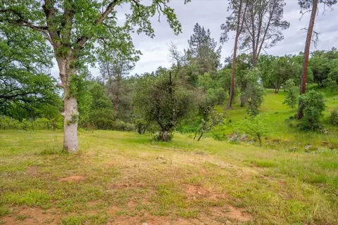 Exterior - 15837 Nauvoo Trl, Redding, CA 96001 photo 32 of 36