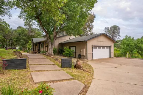 Exterior - 15837 Nauvoo Trl, Redding, CA 96001 photo 7 of 36