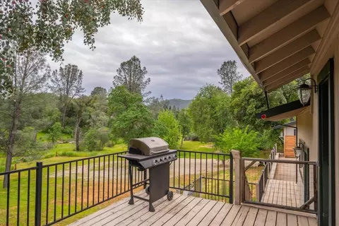 Exterior - 15837 Nauvoo Trl, Redding, CA 96001 photo 26 of 36