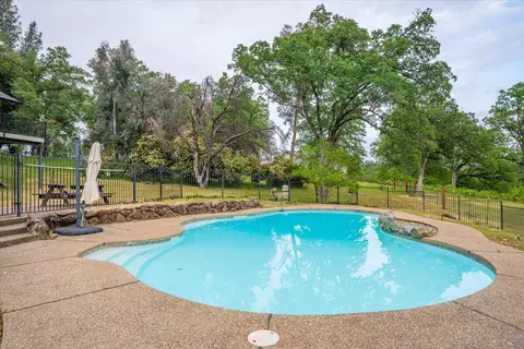 Exterior - 15837 Nauvoo Trl, Redding, CA 96001 photo 29 of 36