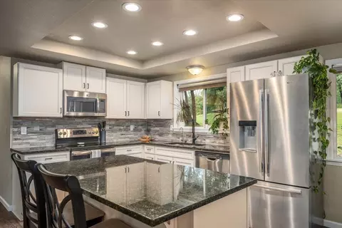 Kitchen - 15837 Nauvoo Trl, Redding, CA 96001 photo 1 of 11