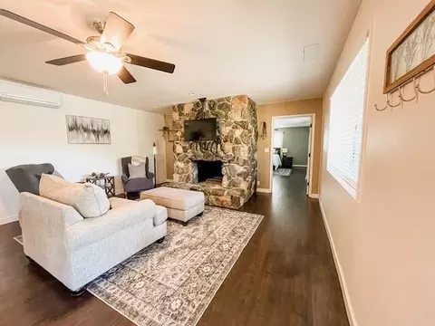 Living - 15837 Nauvoo Trl, Redding, CA 96001 photo 13 of 15