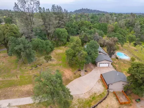 View/Area - 15837 Nauvoo Trl, Redding, CA 96001 photo 9 of 19