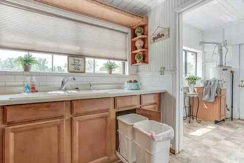 Kitchen - 1230 Deodar Way, Redding, CA 96003 photo 4 of 6