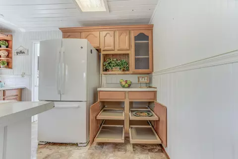 Kitchen - 1230 Deodar Way, Redding, CA 96003 photo 3 of 6