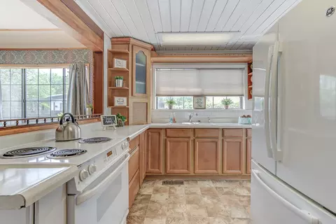 Kitchen - 1230 Deodar Way, Redding, CA 96003 photo 5 of 6