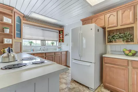 Kitchen - 1230 Deodar Way, Redding, CA 96003 photo 2 of 6